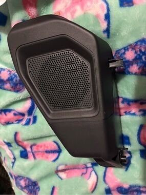 Empty 6.5 rear speakers bronco